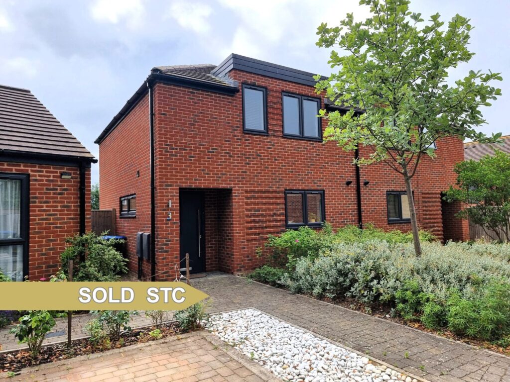 Chapelfield Close - Welwyn Garden City - Hertfordshire - AL7